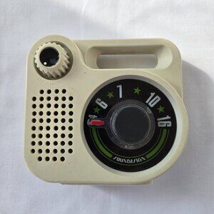 Vintage 80's Soundesign white AM portable radio 1222C Hong Kong